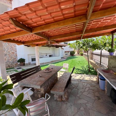 Apartment In Salamina With Garden & Sea View Selinia Extérieur photo