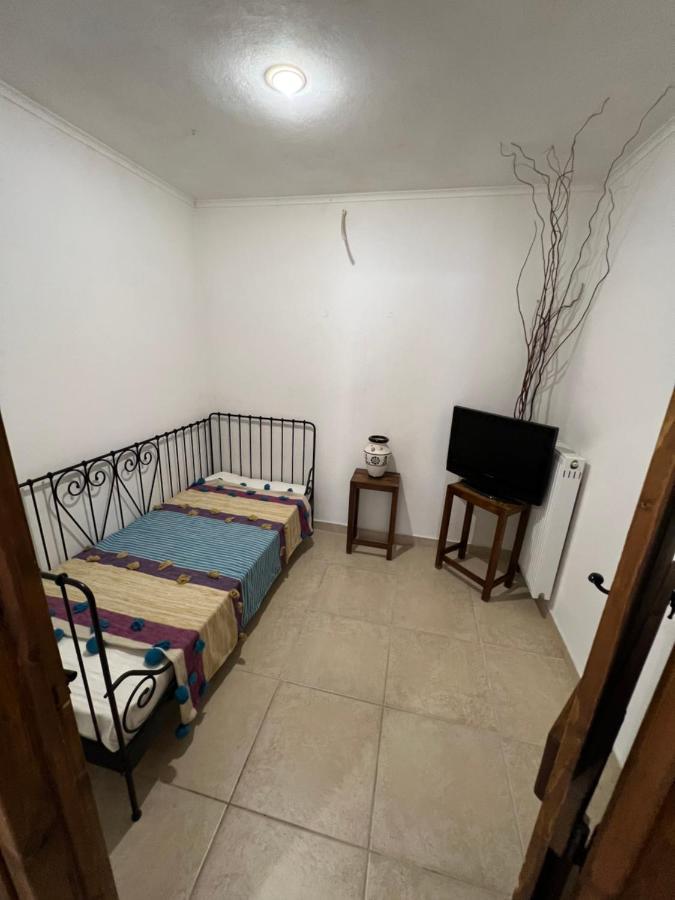 Apartment In Salamina With Garden & Sea View Selinia Extérieur photo