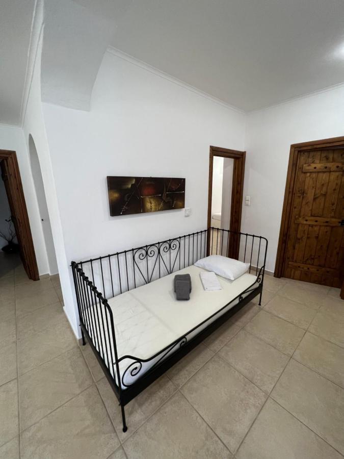 Apartment In Salamina With Garden & Sea View Selinia Extérieur photo