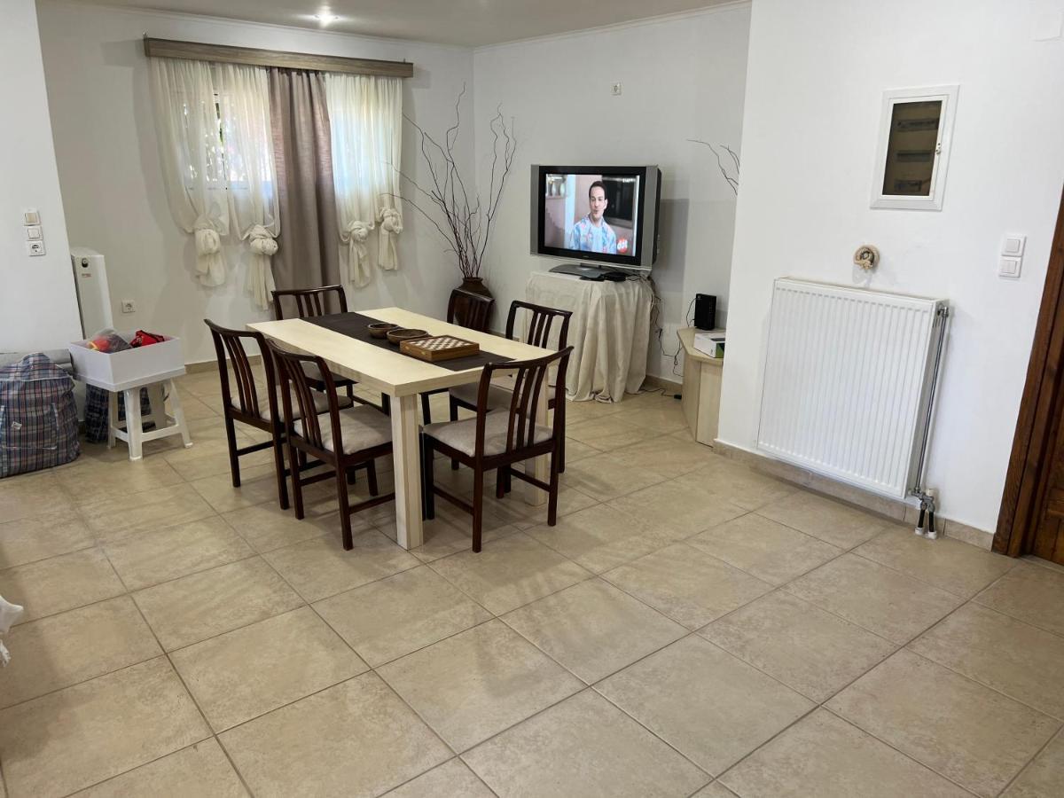 Apartment In Salamina With Garden & Sea View Selinia Extérieur photo