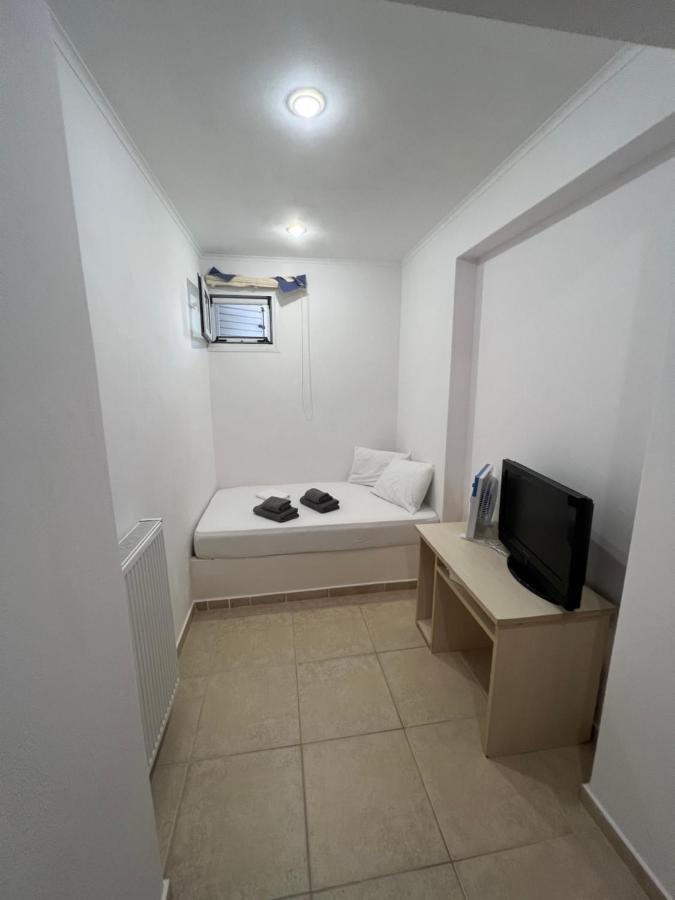 Apartment In Salamina With Garden & Sea View Selinia Extérieur photo