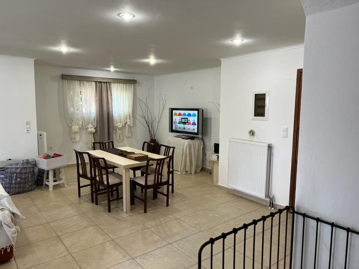 Apartment In Salamina With Garden & Sea View Selinia Extérieur photo