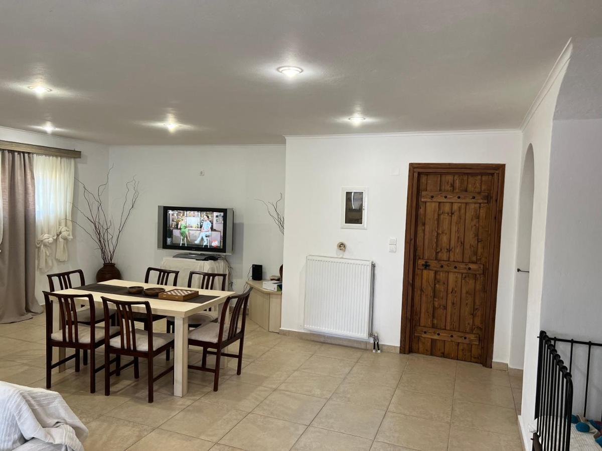 Apartment In Salamina With Garden & Sea View Selinia Extérieur photo