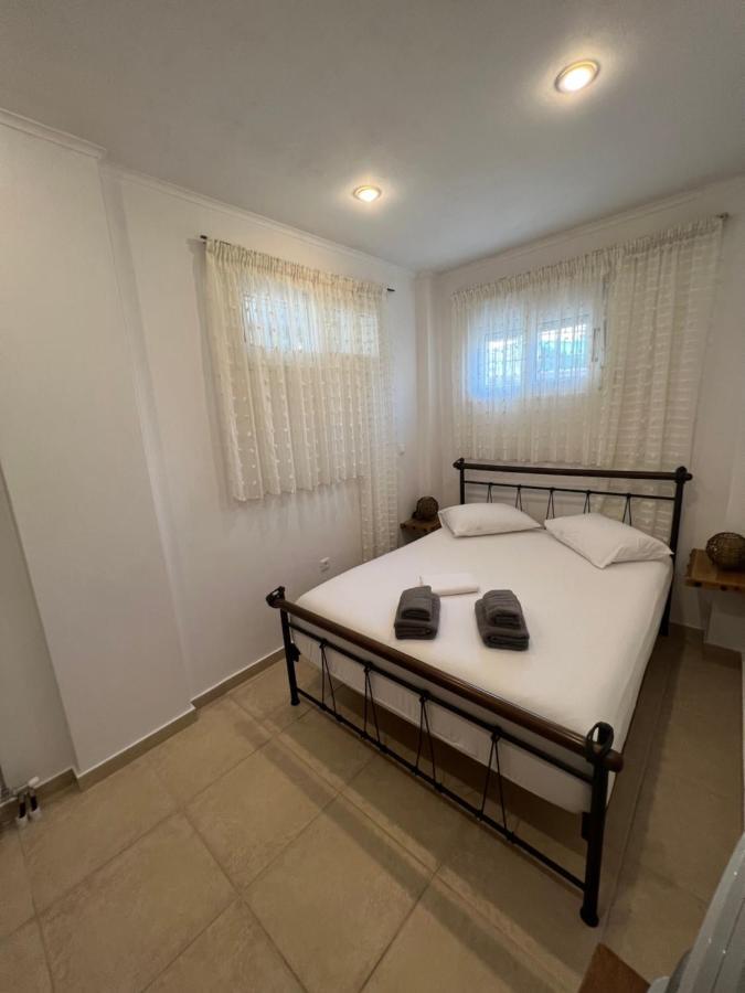 Apartment In Salamina With Garden & Sea View Selinia Extérieur photo