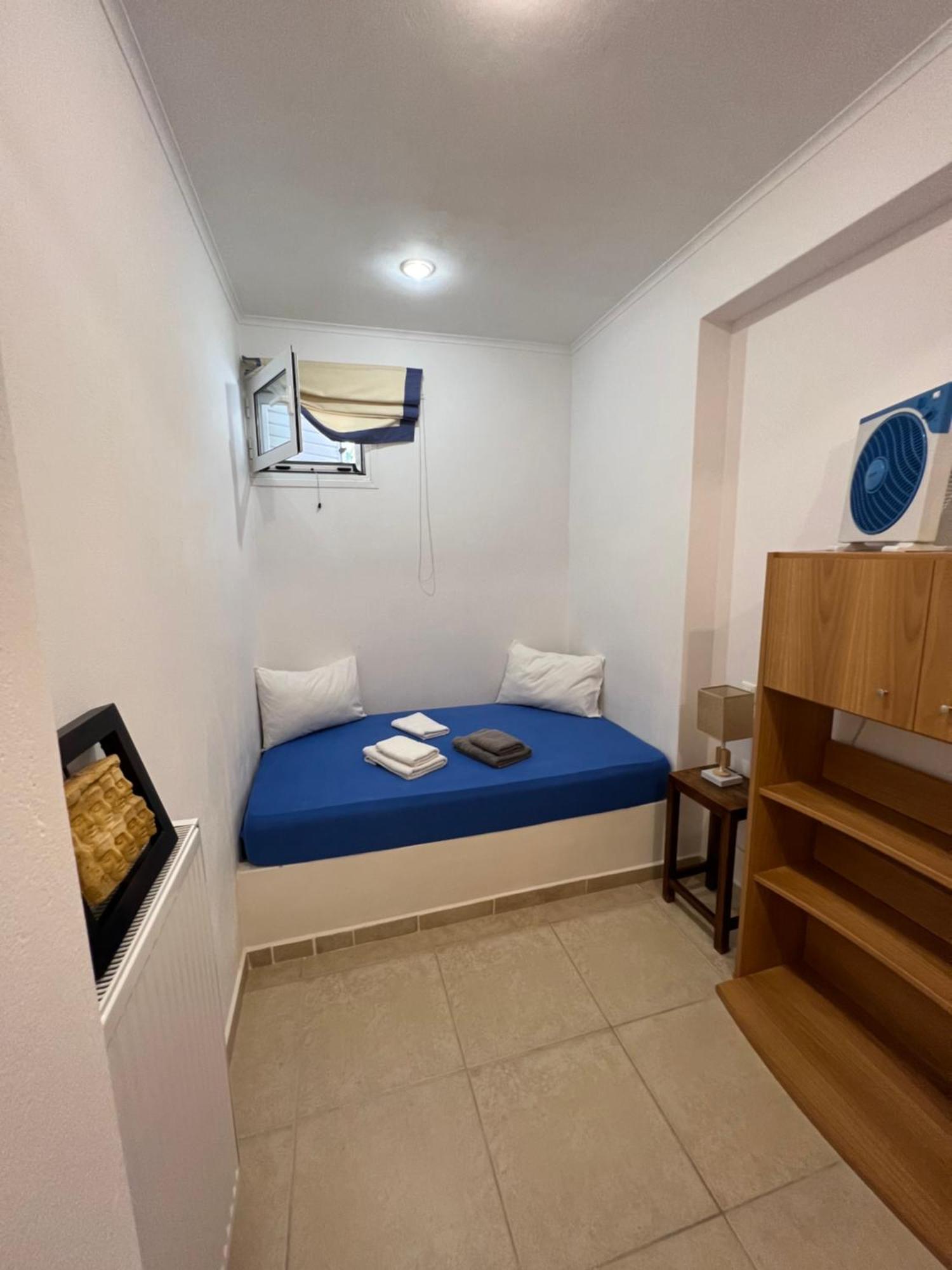 Apartment In Salamina With Garden & Sea View Selinia Extérieur photo